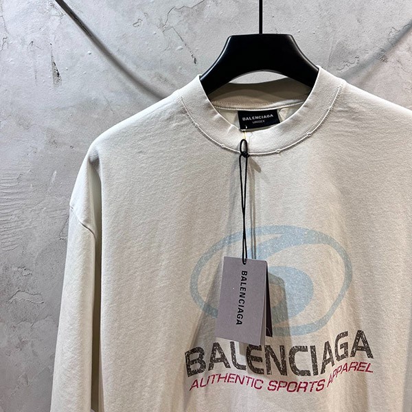 【送料込】バレンシアガ 偽物★SURFER ロゴTシャツ bak43913